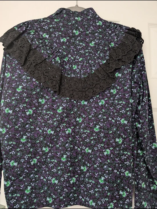 Women's Black Floral Button-Front Ruffle Blouse - Picture 4 of 5
